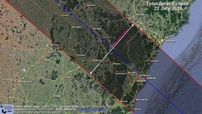 The path of totality is shown in a map extending from north-west of Dubbo to the coastal area around Sydney showing the towns and cities inside and outside the path. The path width is shown at 190 km.